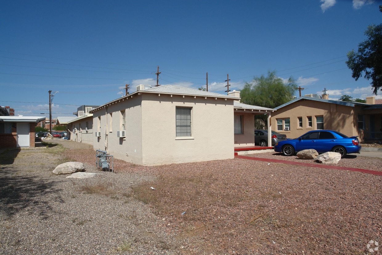 Building Photo - 1215 E 7th St