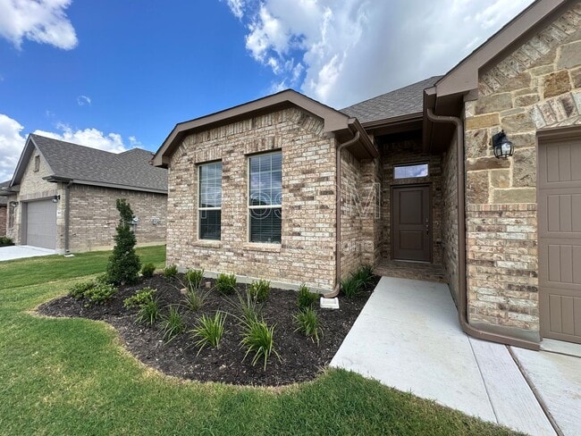 Building Photo - 5231 Meadow Ln