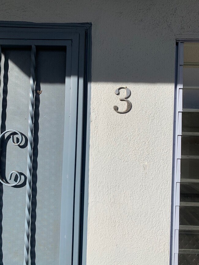 Building Photo - 814 S HOLT Ave