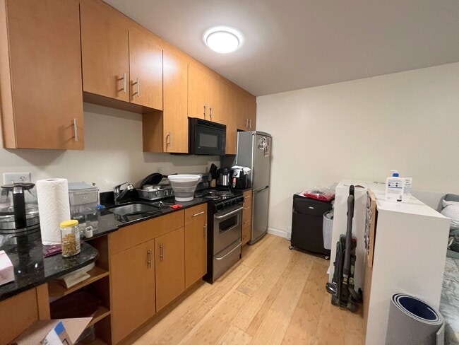 Building Photo - 461 Park Dr