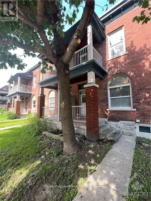 Building Photo - 377 Lyon St. N