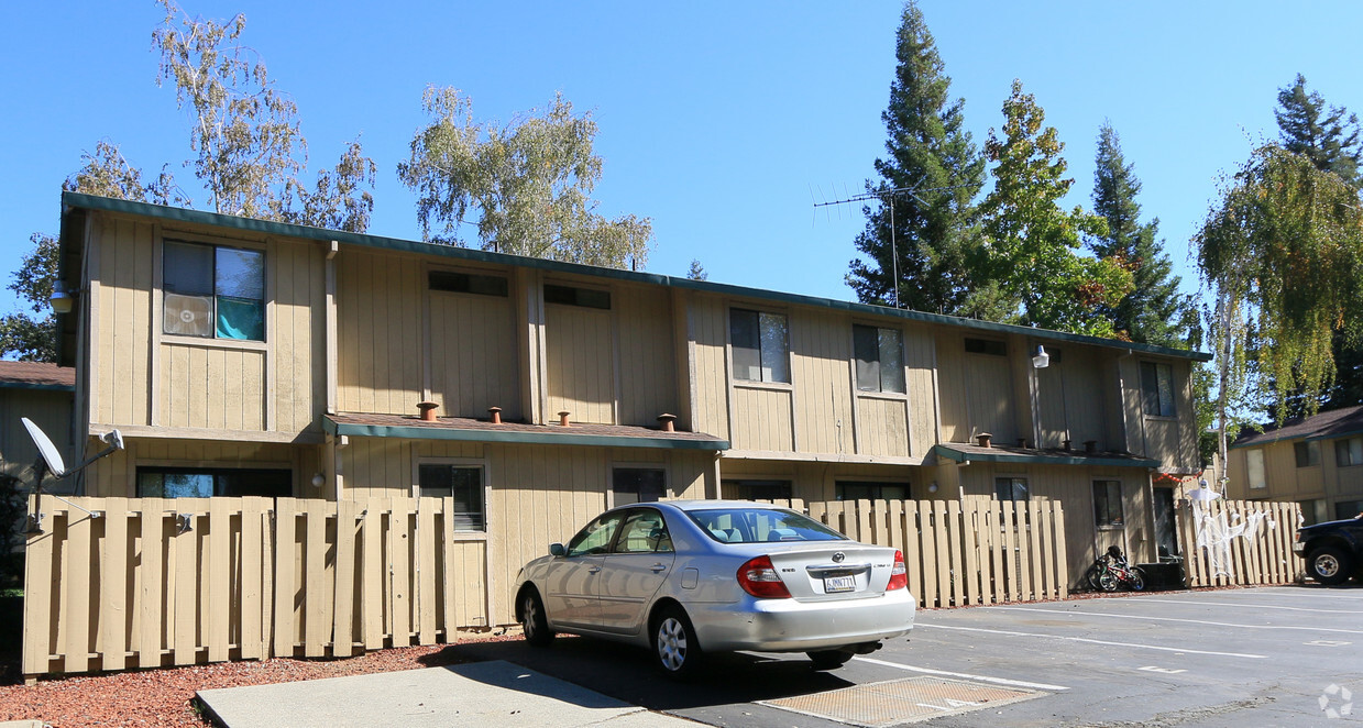 Foto del edificio - Rock Creek Townhomes