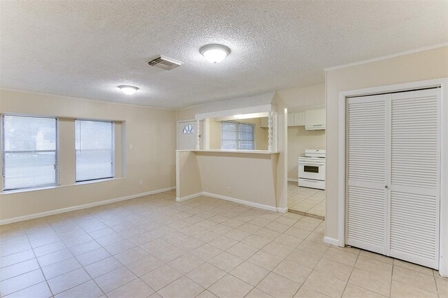 Building Photo - 2406 Pomona Dr