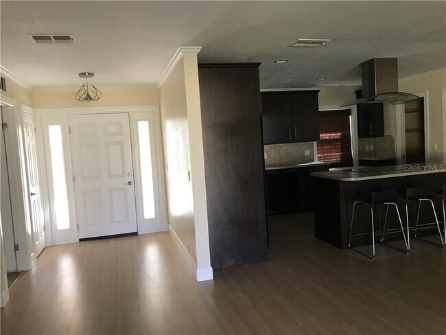 Foto del edificio - 1019 Mockingbird Cir