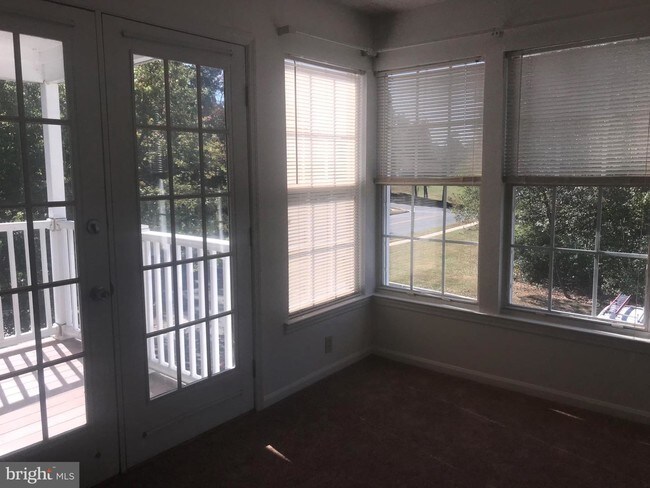 Foto del edificio - 901 Woodbridge Ct