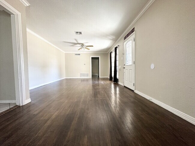 Foto del edificio - Pre-Leasing Home in Tech Terrace