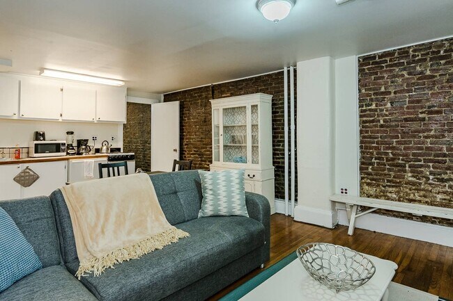Foto del edificio - 74 Revere St