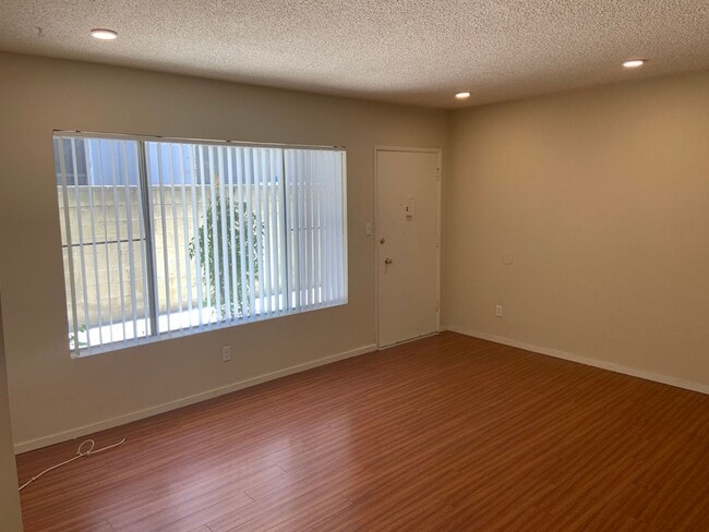 Foto del edificio - 3545 Keystone Av