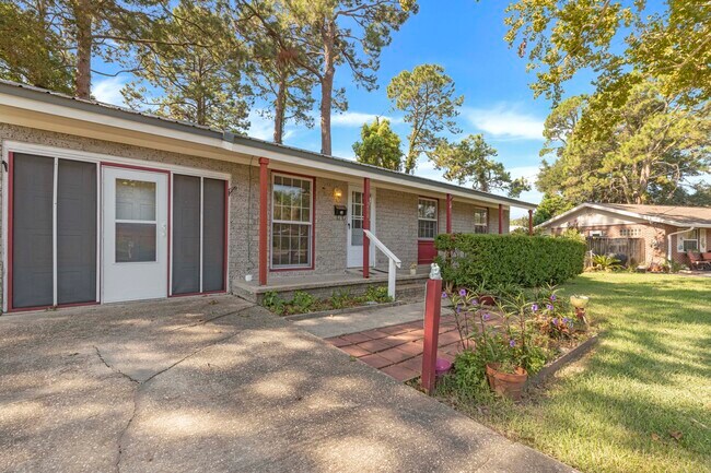 Foto del edificio - 208 California Dr NE