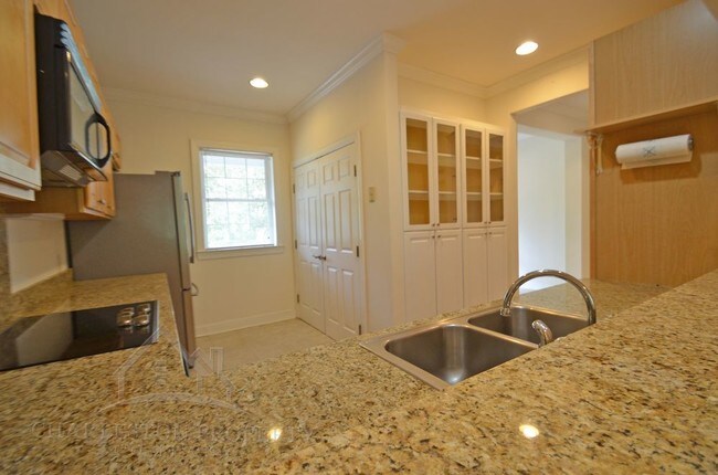 Building Photo - Four Bedroom Townhouse in Hollywood