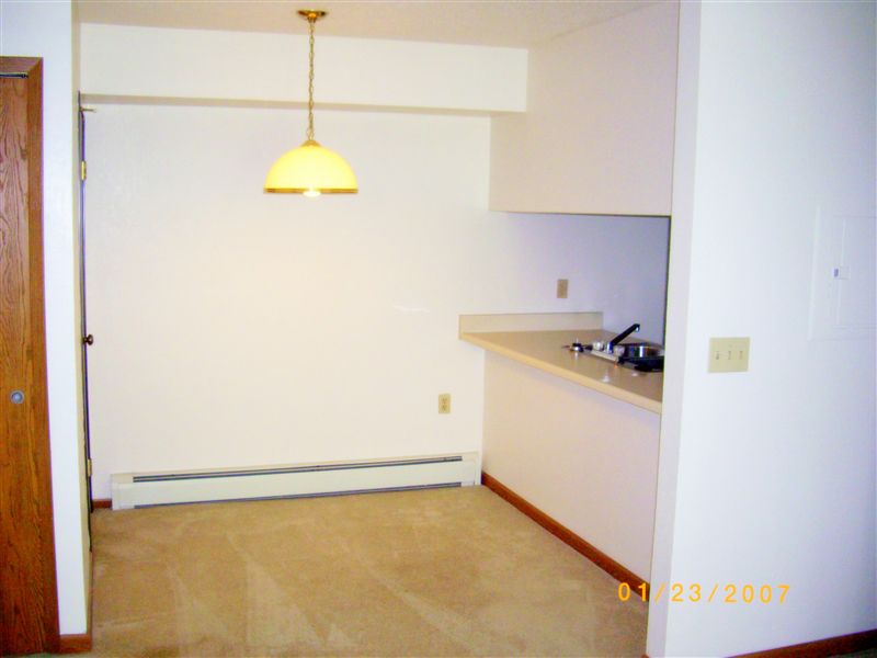 Primary Photo - 654 S Westwood Ave