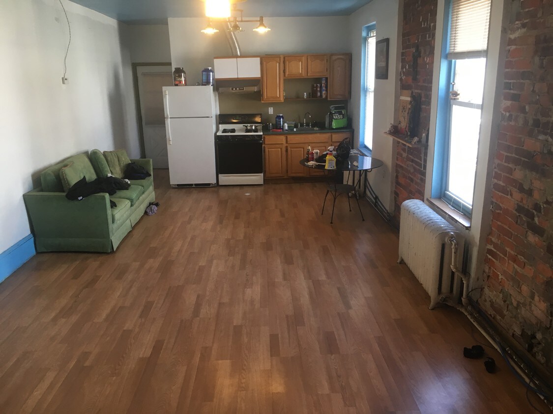 Primary Photo - 2749 Kensington Ave