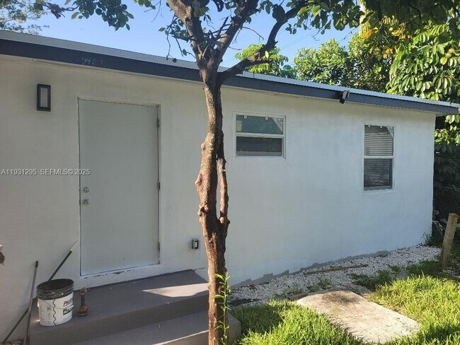 Foto del edificio - 512 NW 96th St