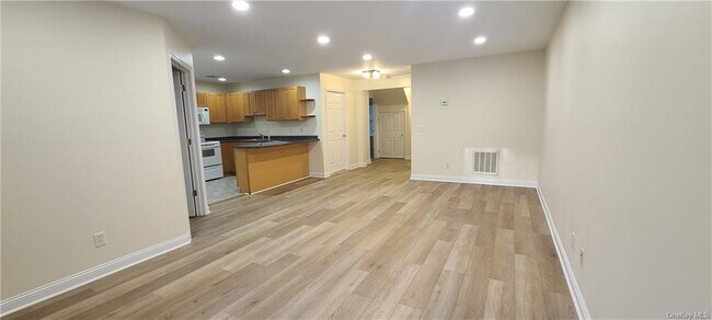 Building Photo - 555 Gregory Ct