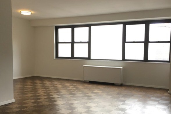 Primary Photo - 145 E 15th St