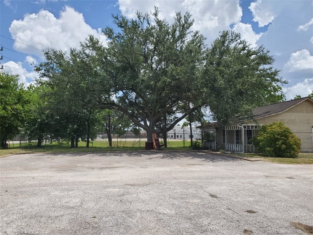 Foto principal - 13001 Emmett Rd