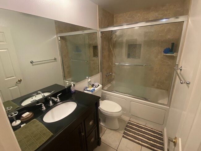 Building Photo - 13730 Mindora Ave