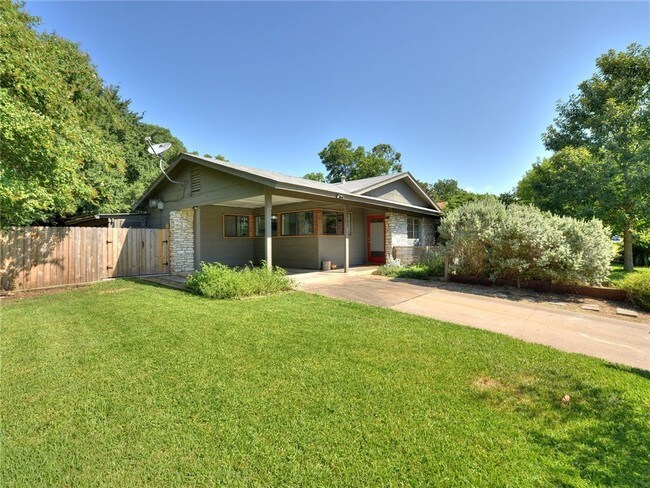 Building Photo - 6904 Twin Crest Dr