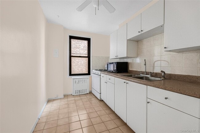 Building Photo - 2835 Webb Ave