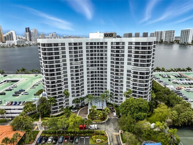 Foto del edificio - 3600 Mystic Pointe Dr