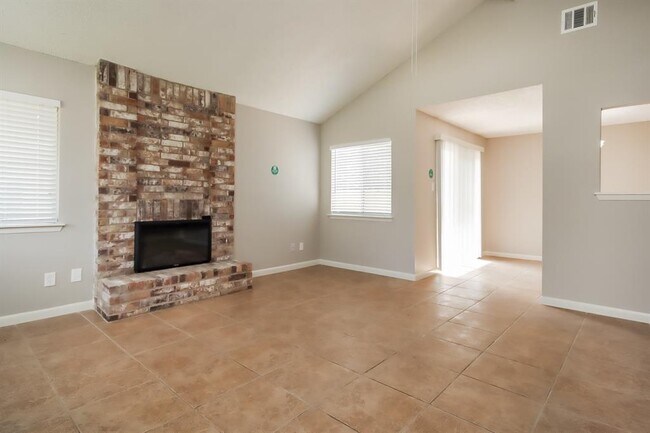 Building Photo - 7223 La Entrada Dr