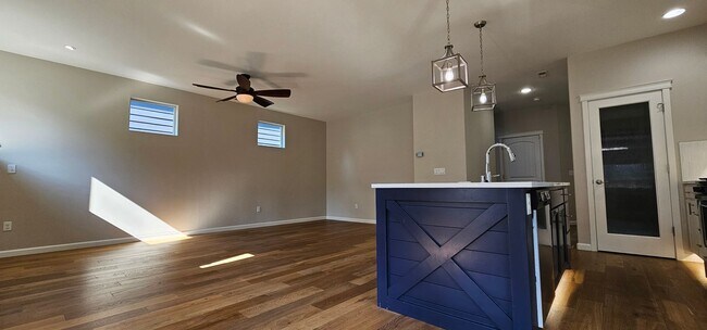 Building Photo - Spacious Bremerton Two-Story