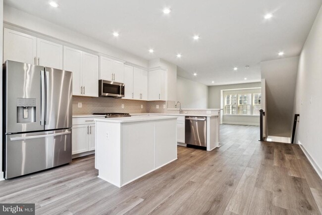 Building Photo - 14040 Sunrise Valley Dr