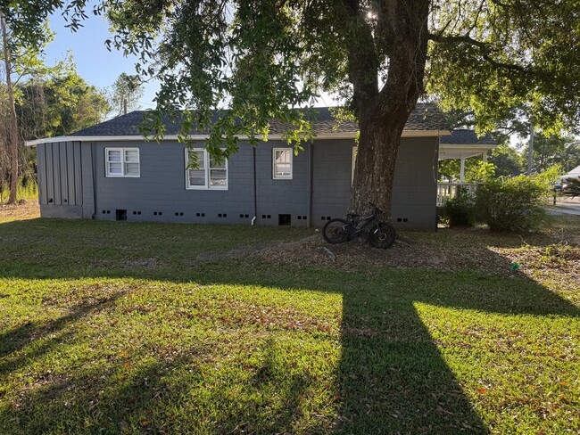 Building Photo - 1754 Poplar St