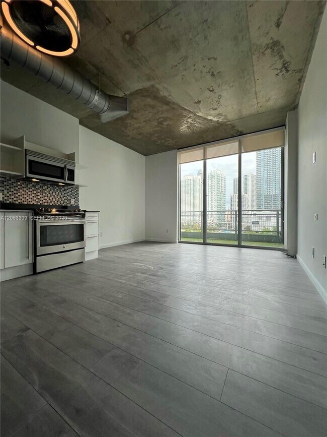 Foto del edificio - 690 SW 1st Ct