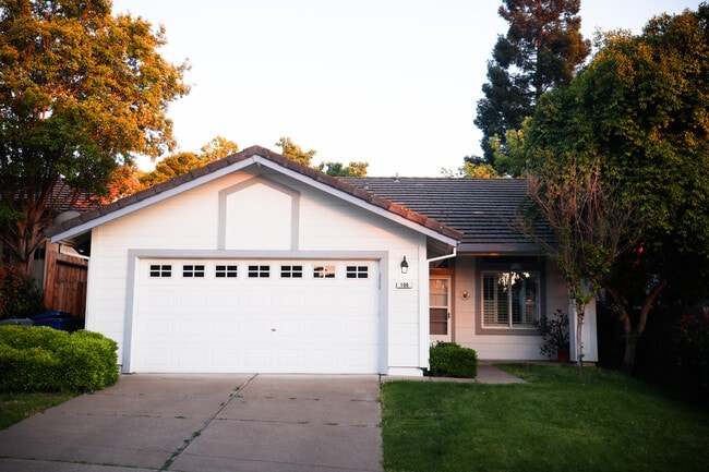 Building Photo - 106 McNamee Dr
