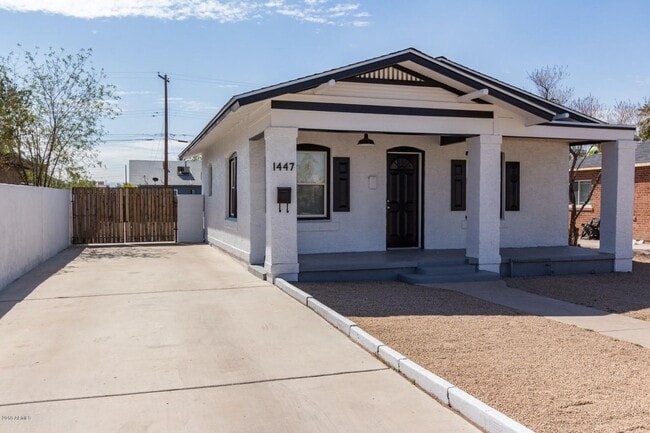 Foto del edificio - 1447 E McKinley St