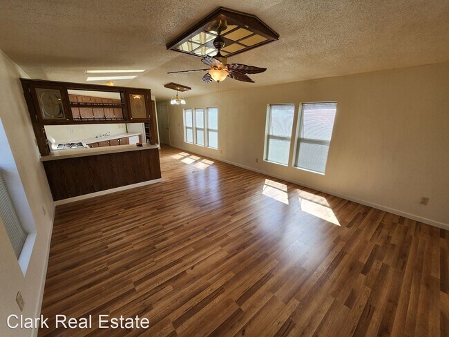 Building Photo - 2 br, 2 bath House - 380 Medgar Avenue
