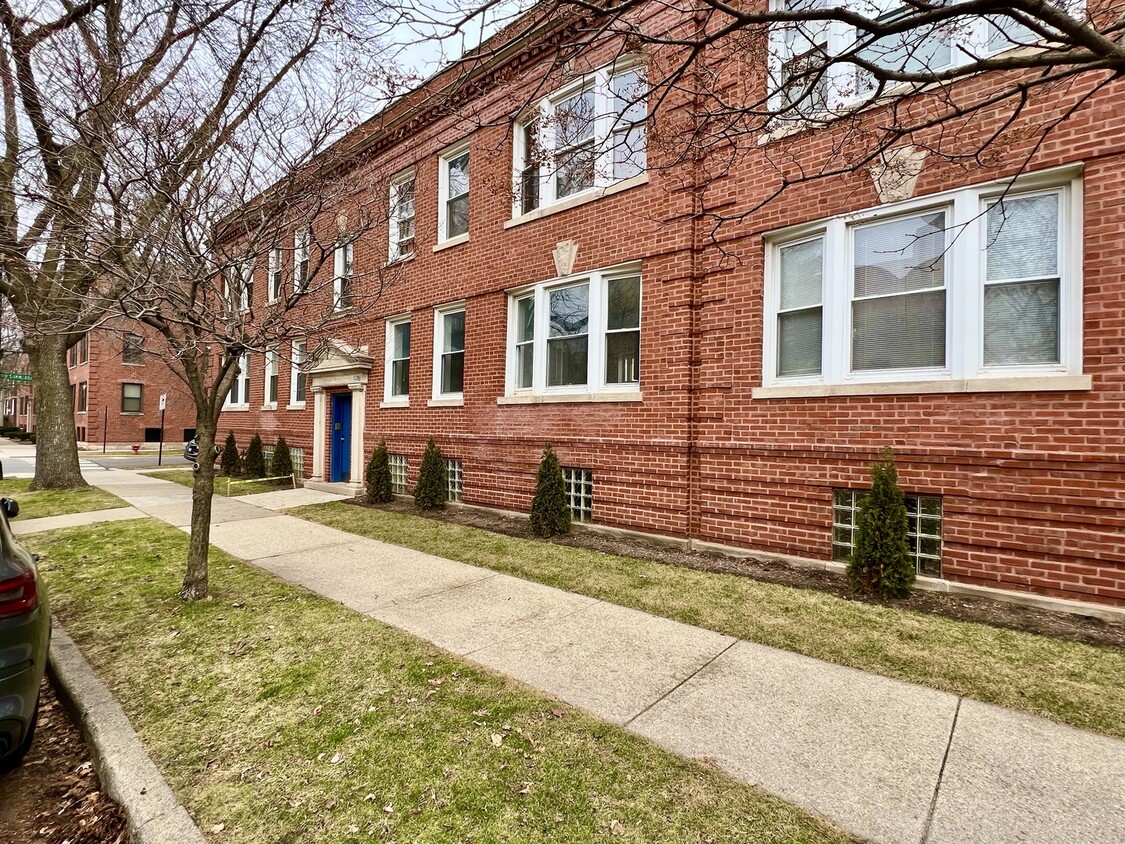 Foto principal - 5321 N Damen Ave