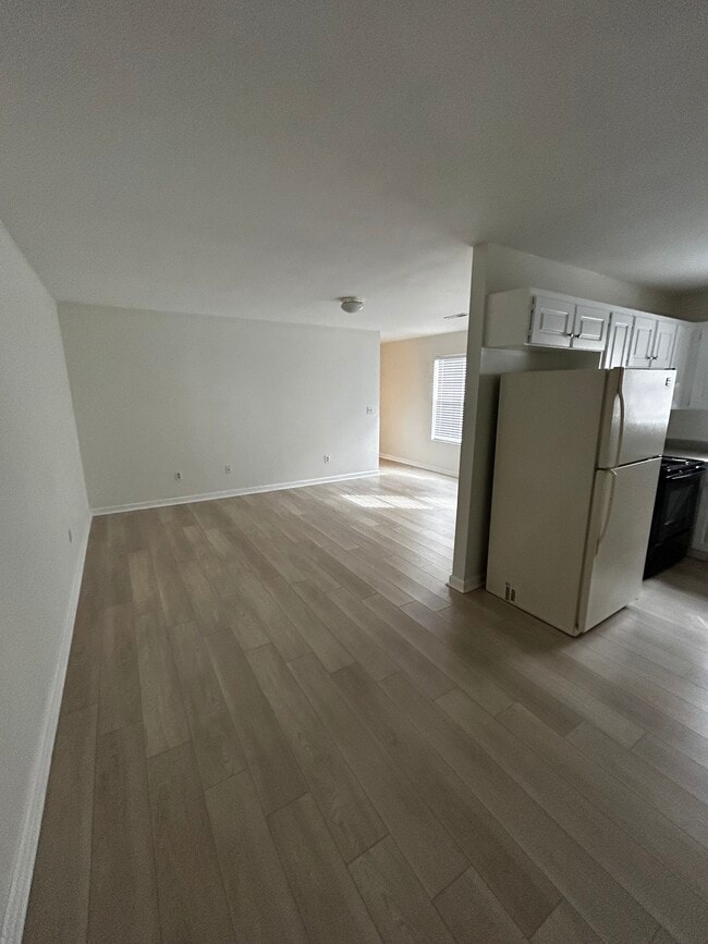 Foto del edificio - 553 Memorial Drive Ext