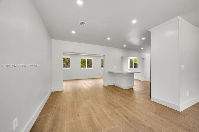 Foto del edificio - 8760 SW 83rd St