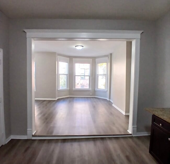 Foto del edificio - 2108 N Keeler Ave