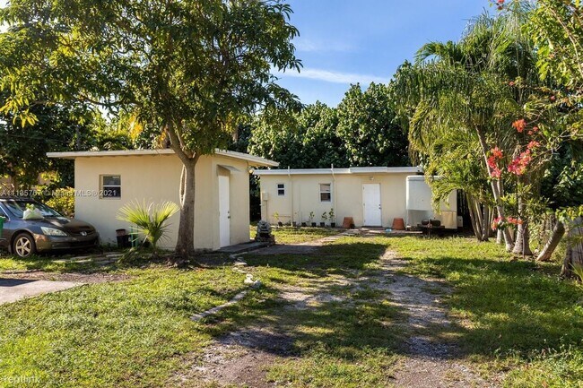 Foto del edificio - 1 br, 1 bath House - 1485 SW 44th Ter