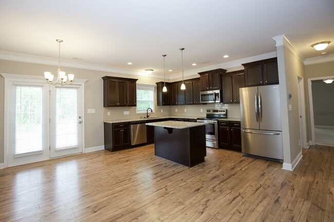 Building Photo - Beautiful home in Gated Community of Woodlake