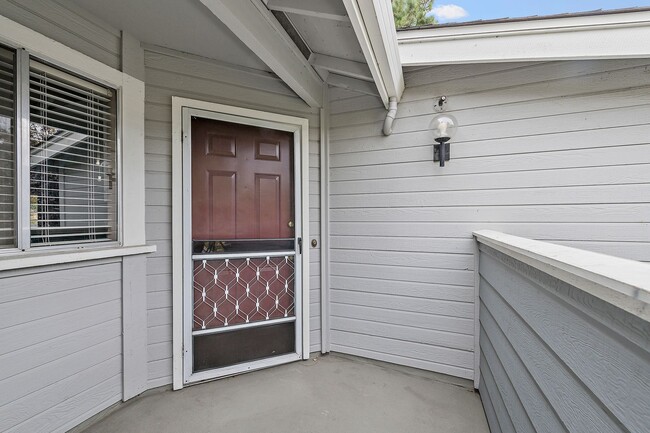 2Bd/2Bth Condo, hardwood floor, balcony, t... - 2Bd/2Bth Condo, hardwood floor, balcony, t...