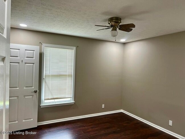 Foto del edificio - 4901 Hunters Point Cir