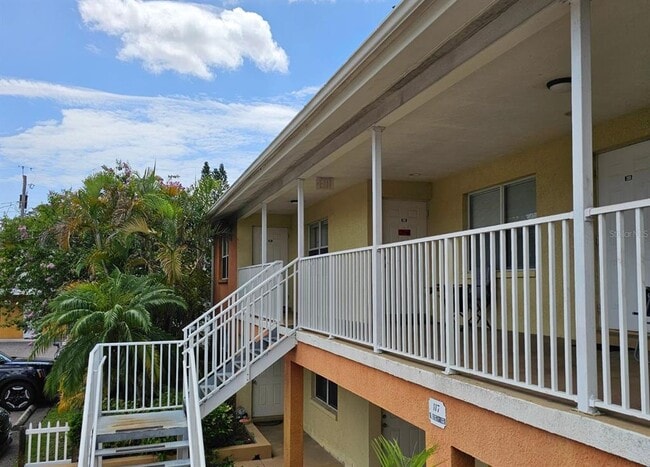 Building Photo - 117 N Evergreen Ave