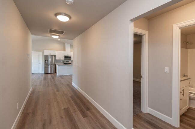 Foto del edificio - 3322 NW Birch Ave