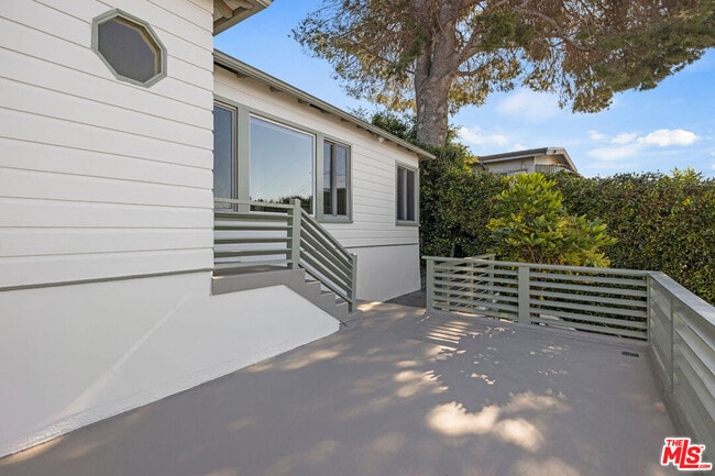 Building Photo - 3815 Franklin Ave