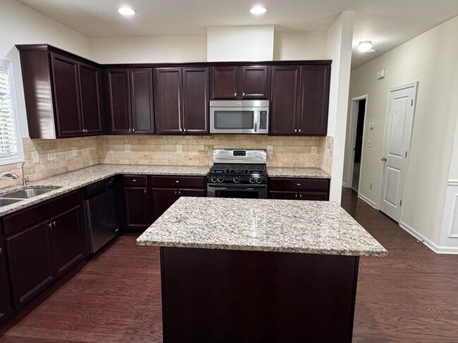 Photo - 308 Privet Cir House