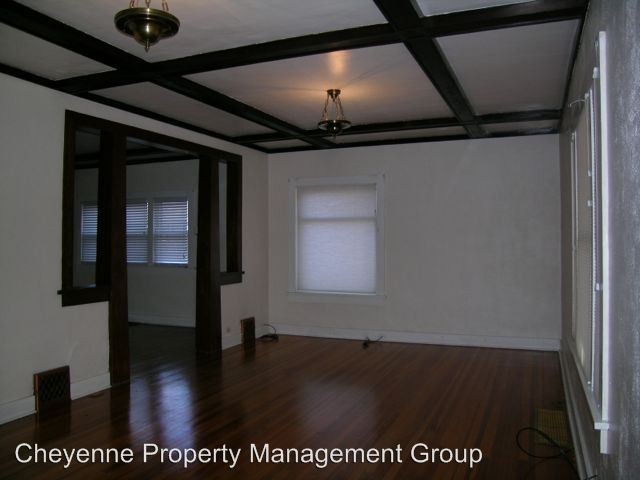 Building Photo - 3 br, 1.5 bath House - 204 West Pershing Ave