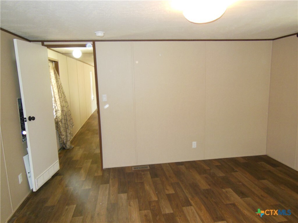 Building Photo - 127 Quail Run St