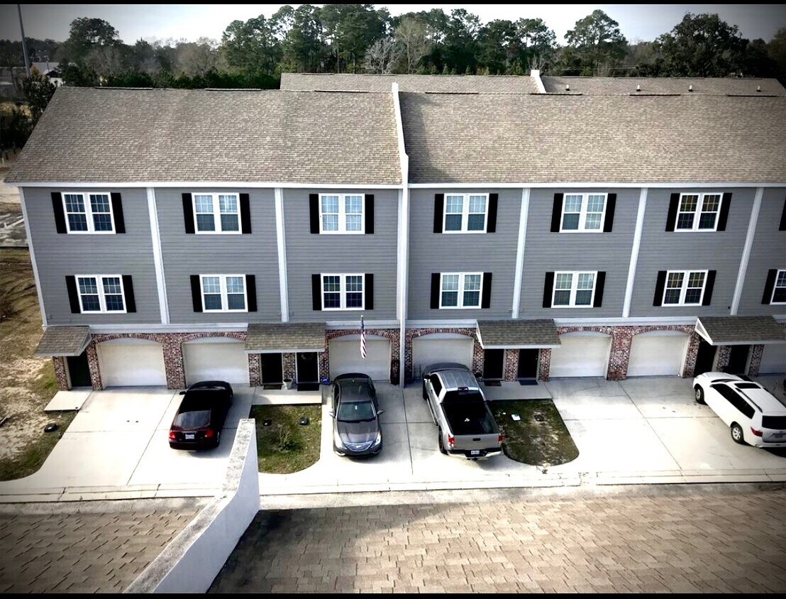 Primary Photo - 610 Peach St
