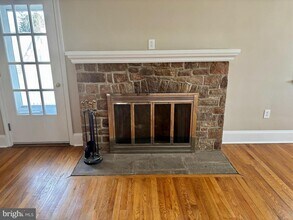 Building Photo - 659 N Main St