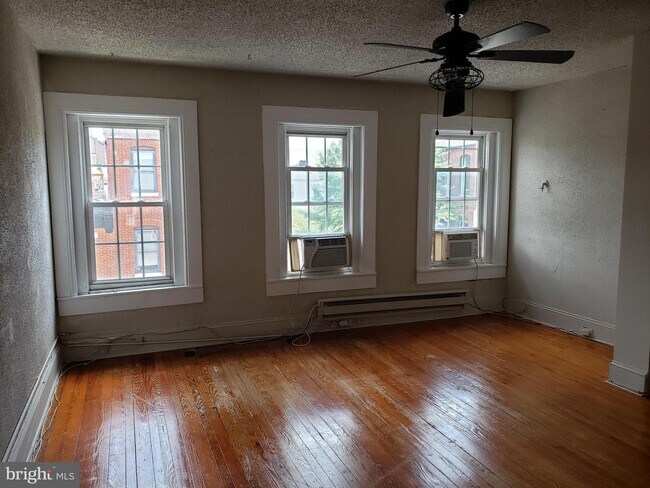 Building Photo - 1420 Light St