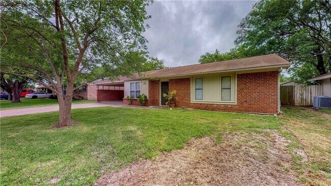 Foto del edificio - 1108 Forest Glen Ct